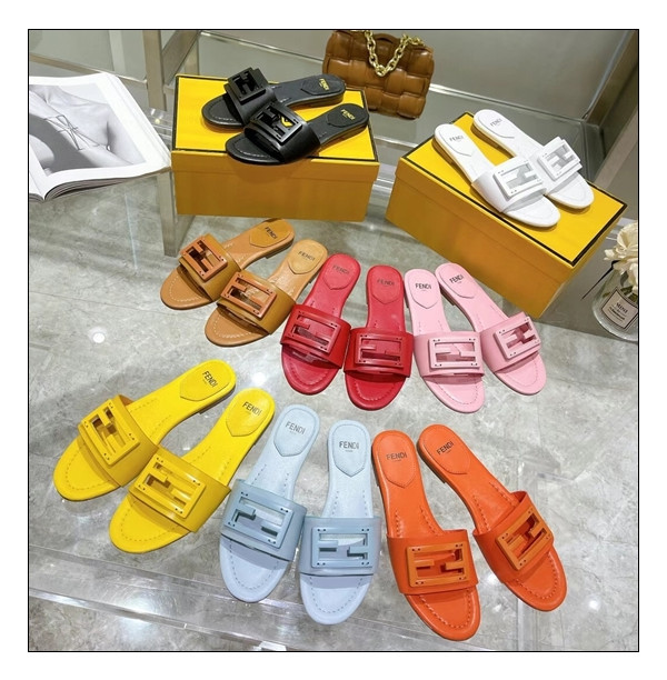 펜디 슬리퍼 챙겨요