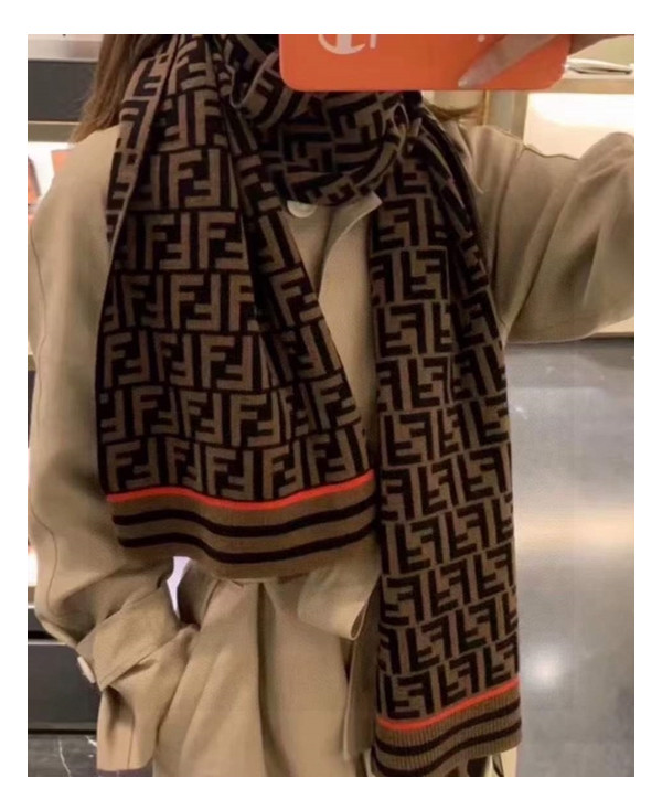 미소가 절로 나오는 펜디 머플러 강추