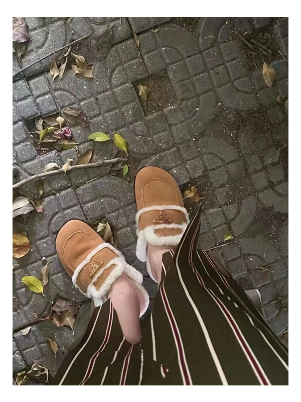 프라다 시어링 코냑