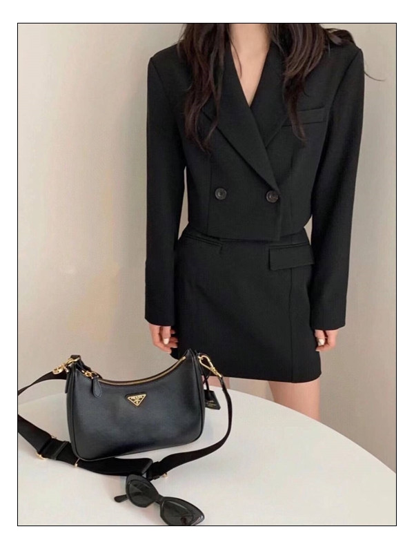 리에디션!! 프라다 숄더백