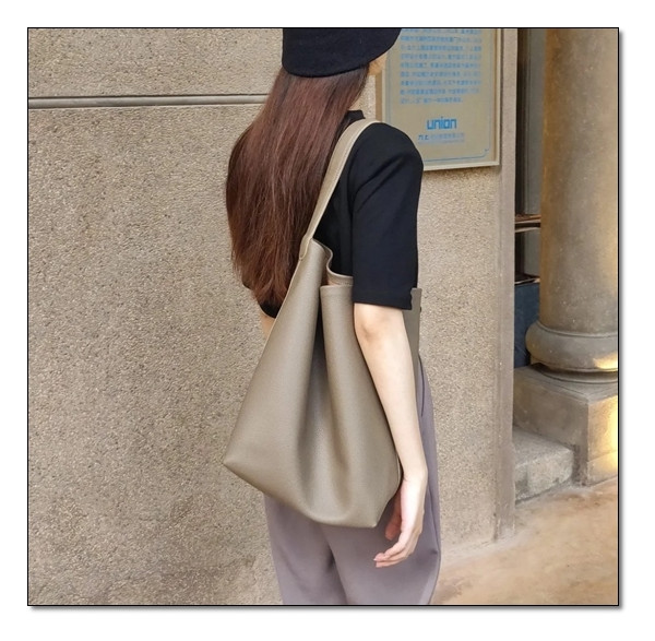 토트백의 대표 더로우 파크백