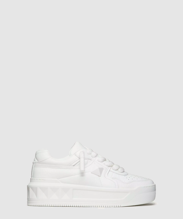 [VALENTINO-발렌티노] 원 스터드 XL 나파 가죽 로우탑 스니커즈 5Y2S0G37XTM