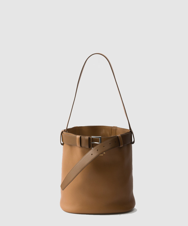 [PRADA-프라다] 벨트가 달린 가죽 프라다 버클 버킷 백 1BE085