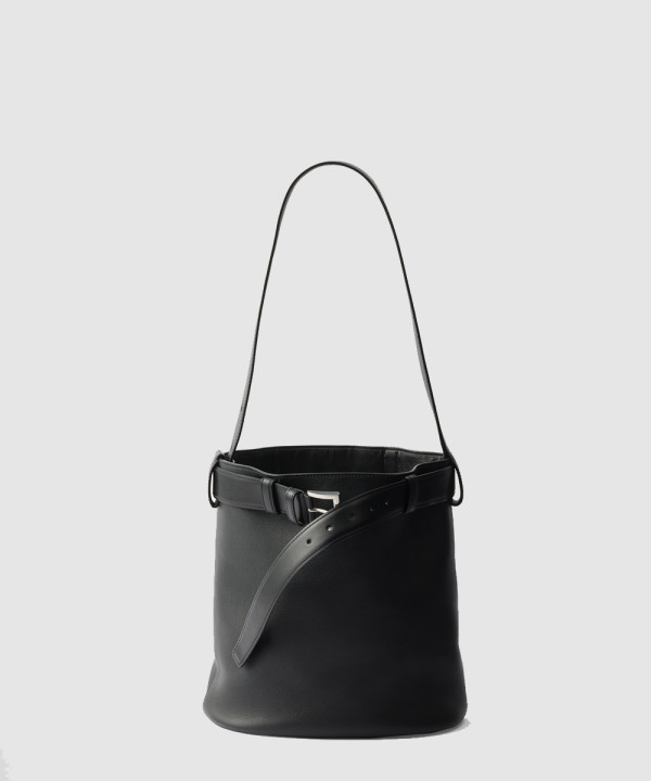 [PRADA-프라다] 벨트가 달린 가죽 프라다 버클 버킷 백 1BE085