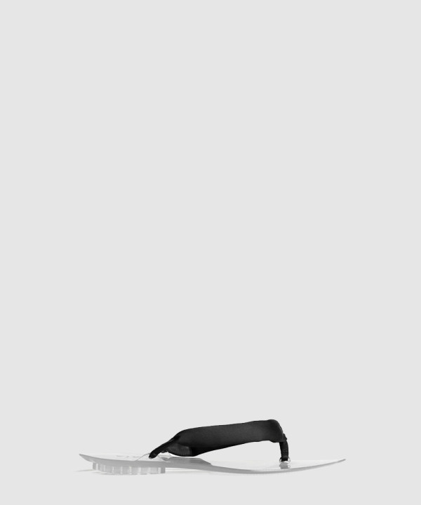 [ALAIA-알라이아] 새틴 인비저블 토 스트랩 뮬 AA3S1009A024